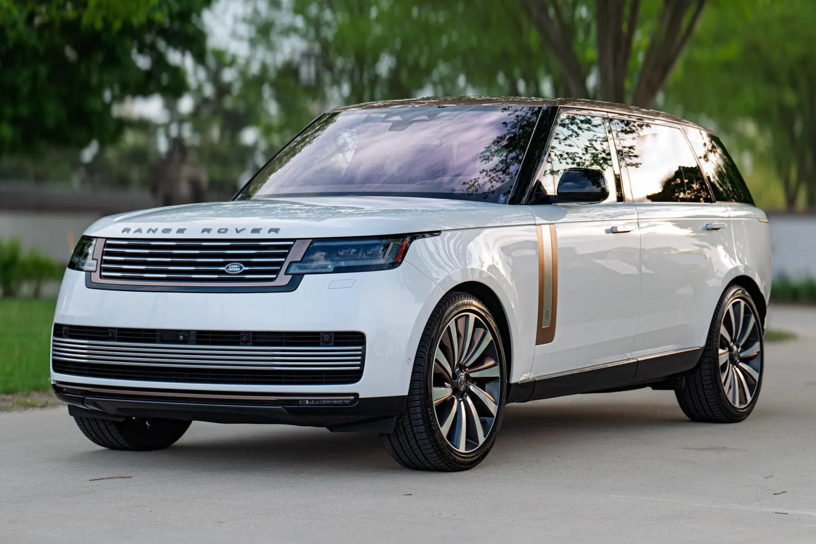 2022 Range Rover P530 SV LWB - 523-hp Turbocharged V8, AWD, Highly-Equipped, Unmodified