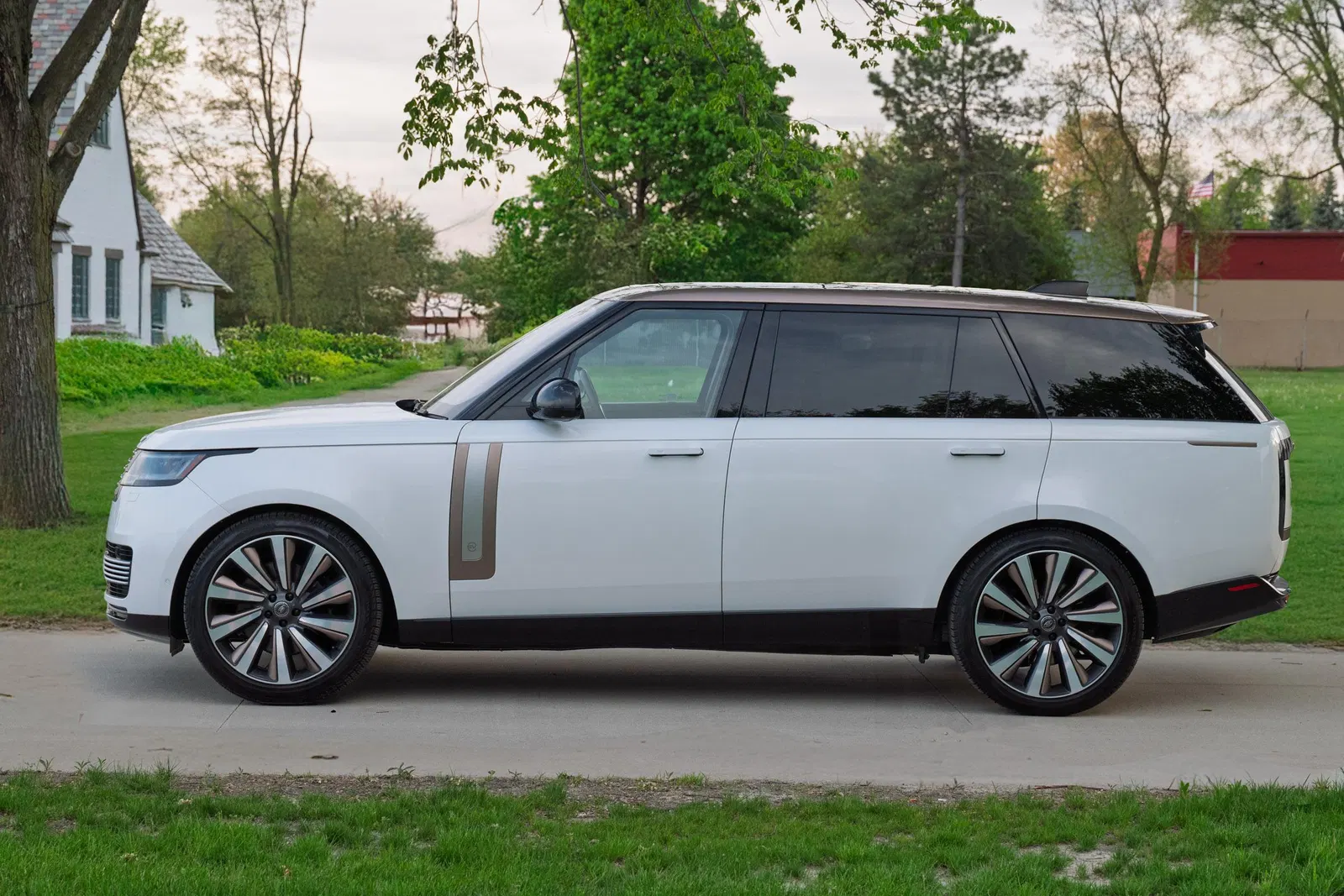 2022 Range Rover P530 SV LWB - 523-hp Turbocharged V8, AWD, Highly-Equipped, Unmodified