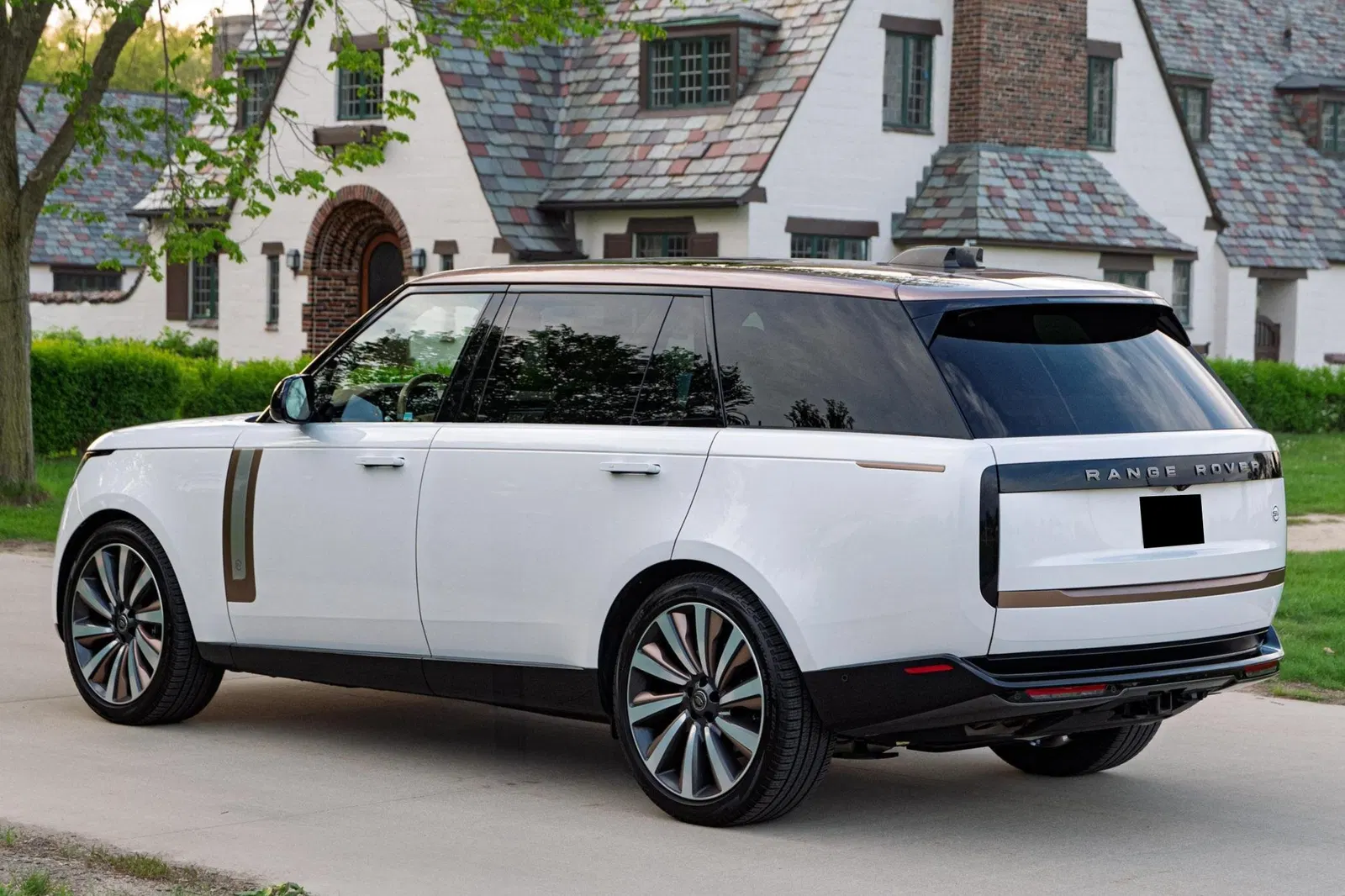 2022 Range Rover P530 SV LWB - 523-hp Turbocharged V8, AWD, Highly-Equipped, Unmodified