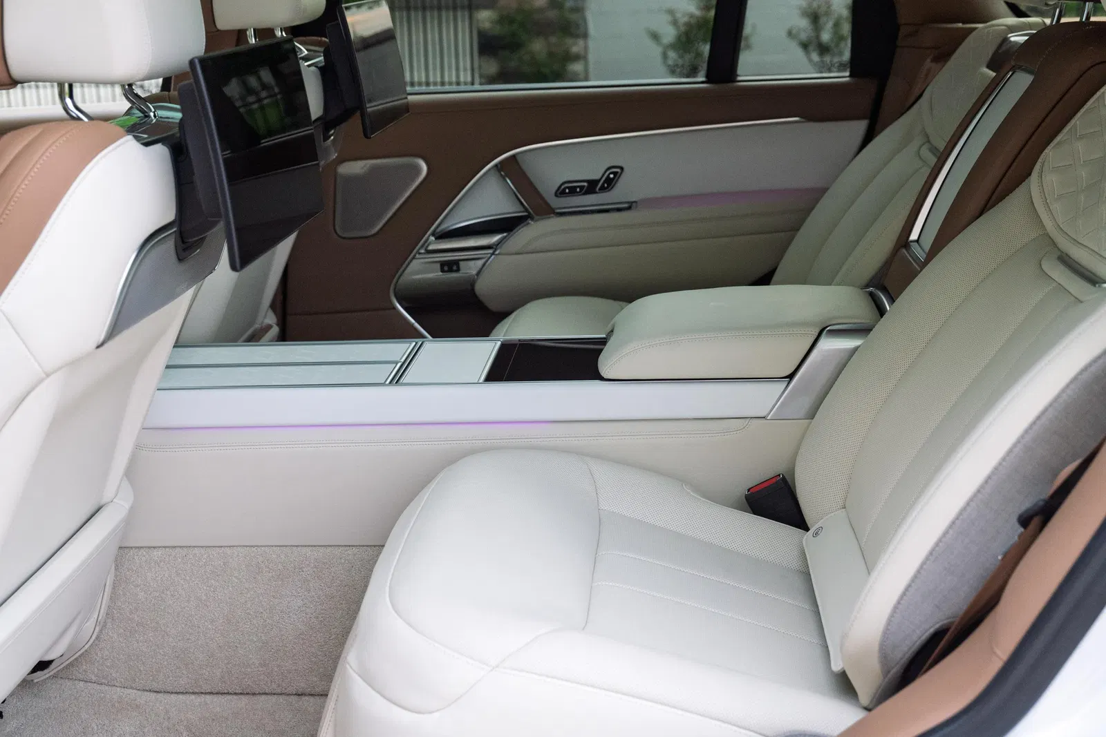 2022 Range Rover P530 SV LWB - 523-hp Turbocharged V8, AWD, Highly-Equipped, Unmodified