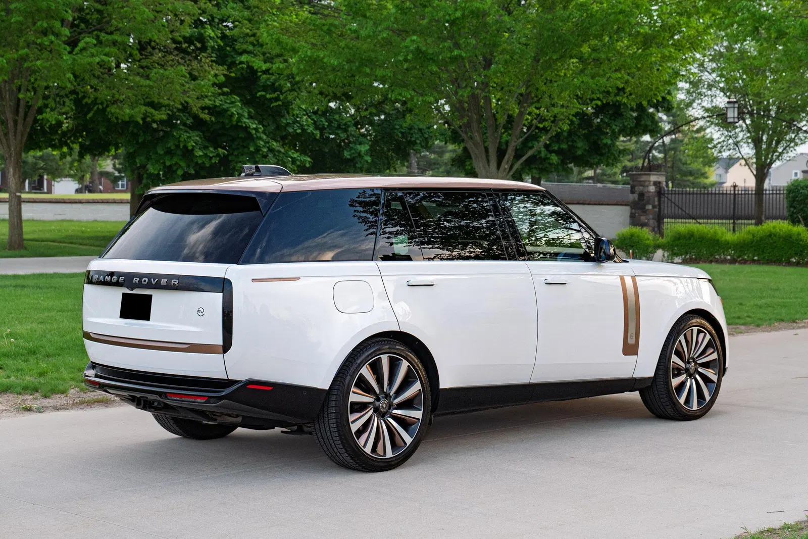 2022 Range Rover P530 SV LWB - 523-hp Turbocharged V8, AWD, Highly-Equipped, Unmodified