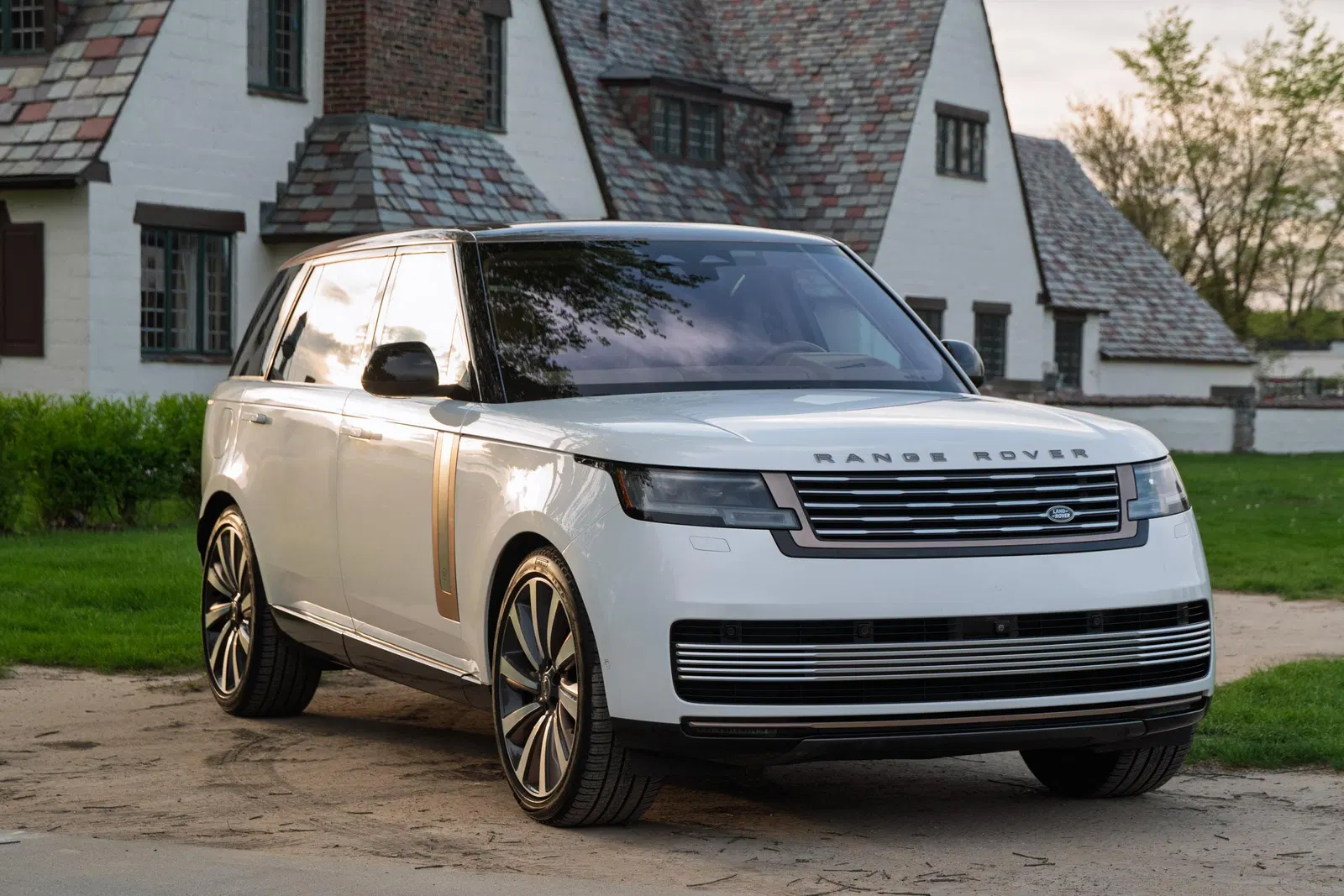 2022 Range Rover P530 SV LWB - 523-hp Turbocharged V8, AWD, Highly-Equipped, Unmodified