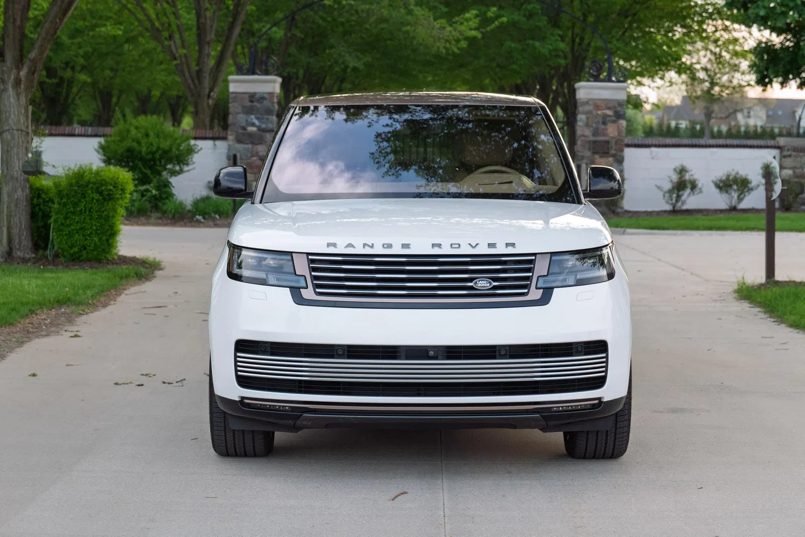 2022 Range Rover P530 SV LWB - 523-hp Turbocharged V8, AWD, Highly-Equipped, Unmodified