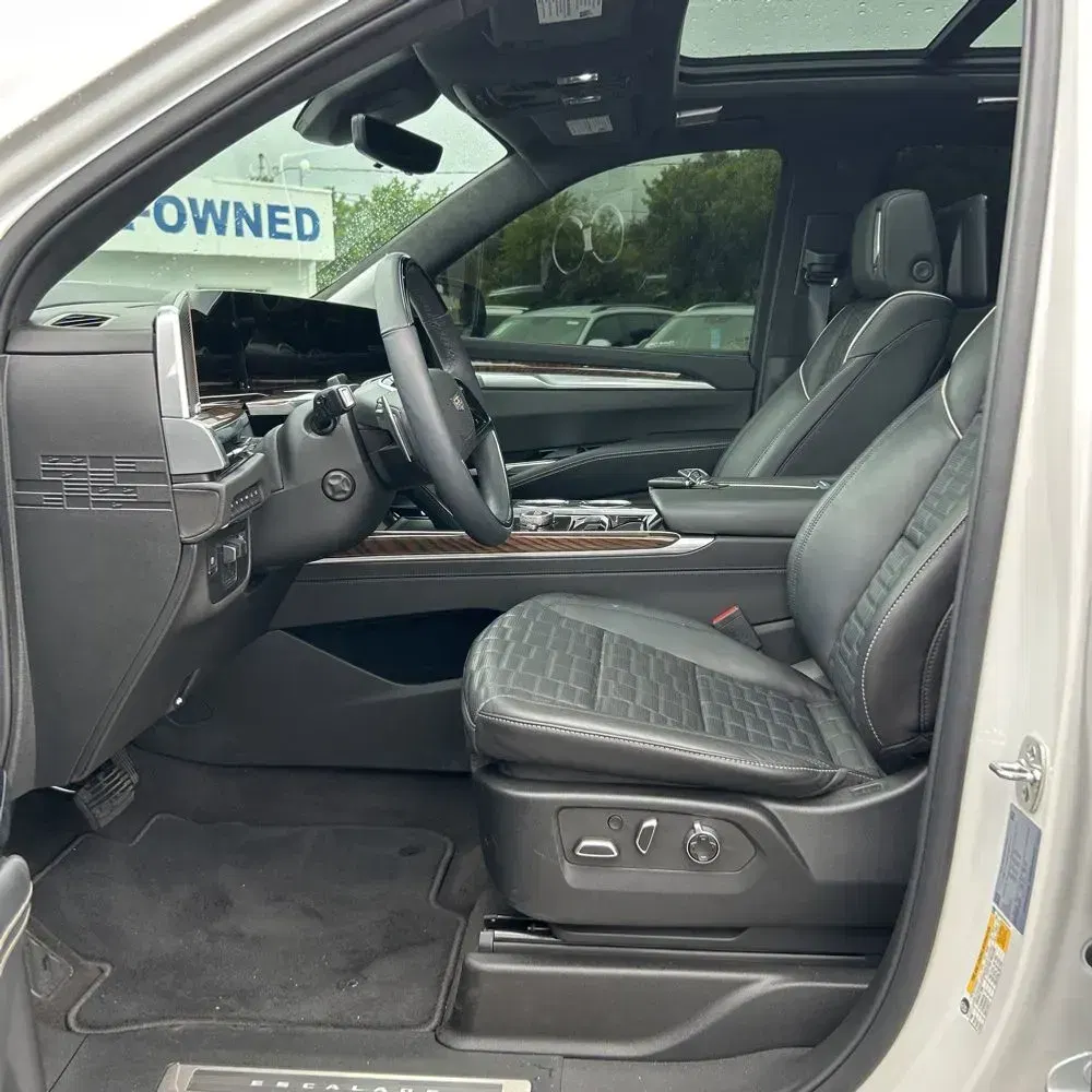 2025 Cadillac Escalade Sport Platinum