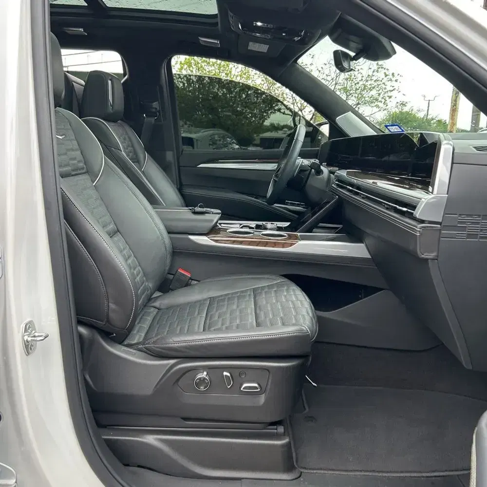 2025 Cadillac Escalade Sport Platinum