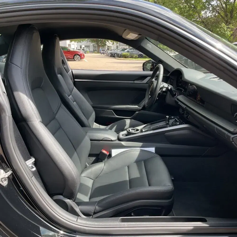 2025 Porsche 911 Carrera