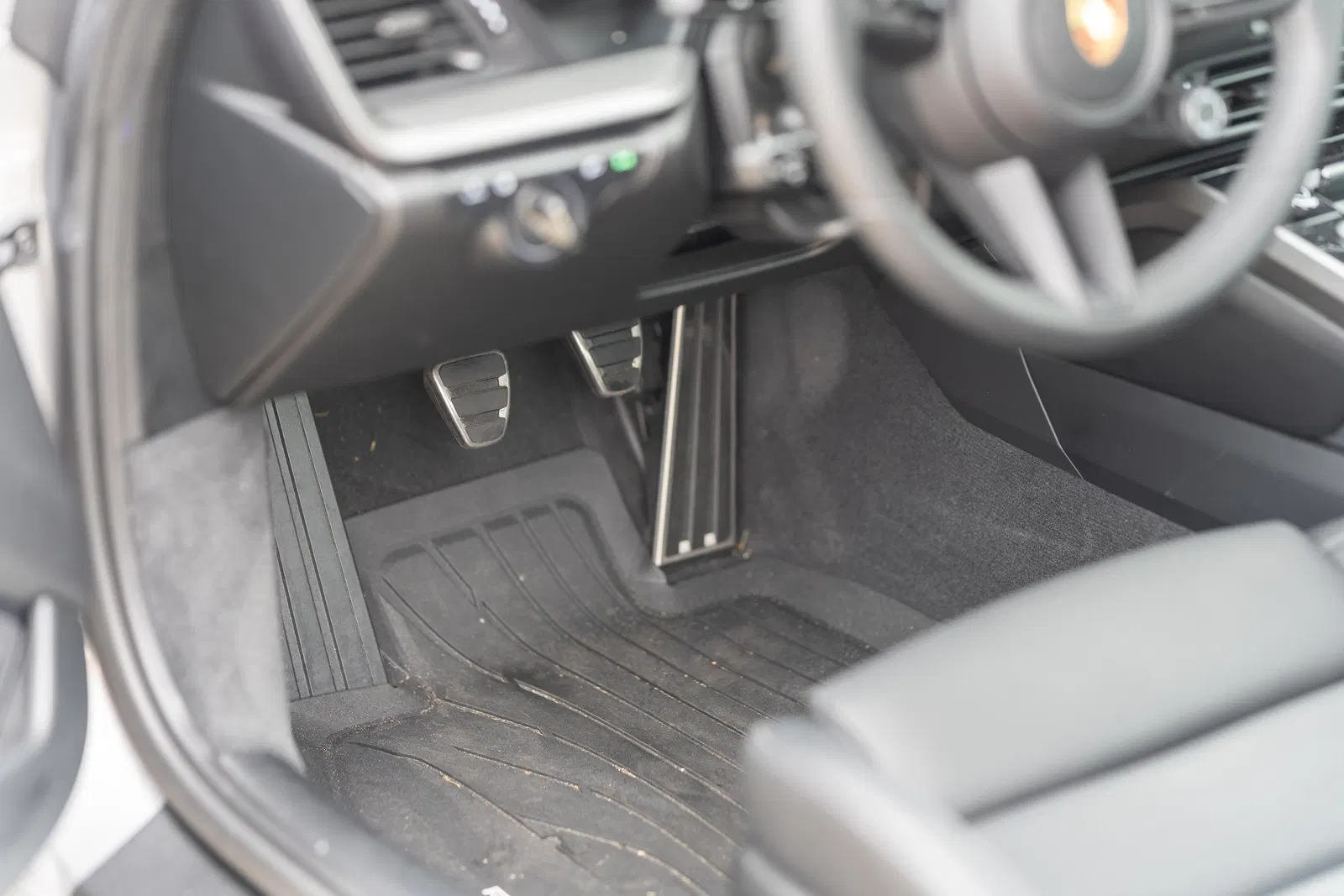 2024 Porsche 911 Carrera S Coupe - 4k Miles, 7-Speed Manual Transmission, SportDesign Package, 1 Owner