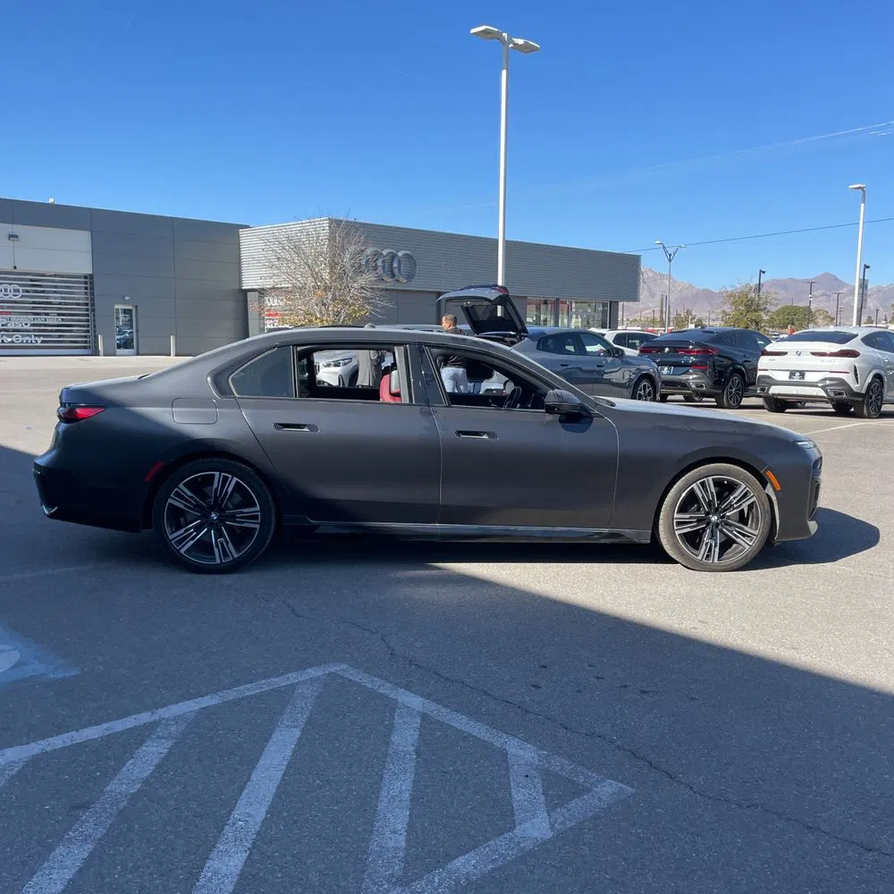2023 BMW 7-Series 740i