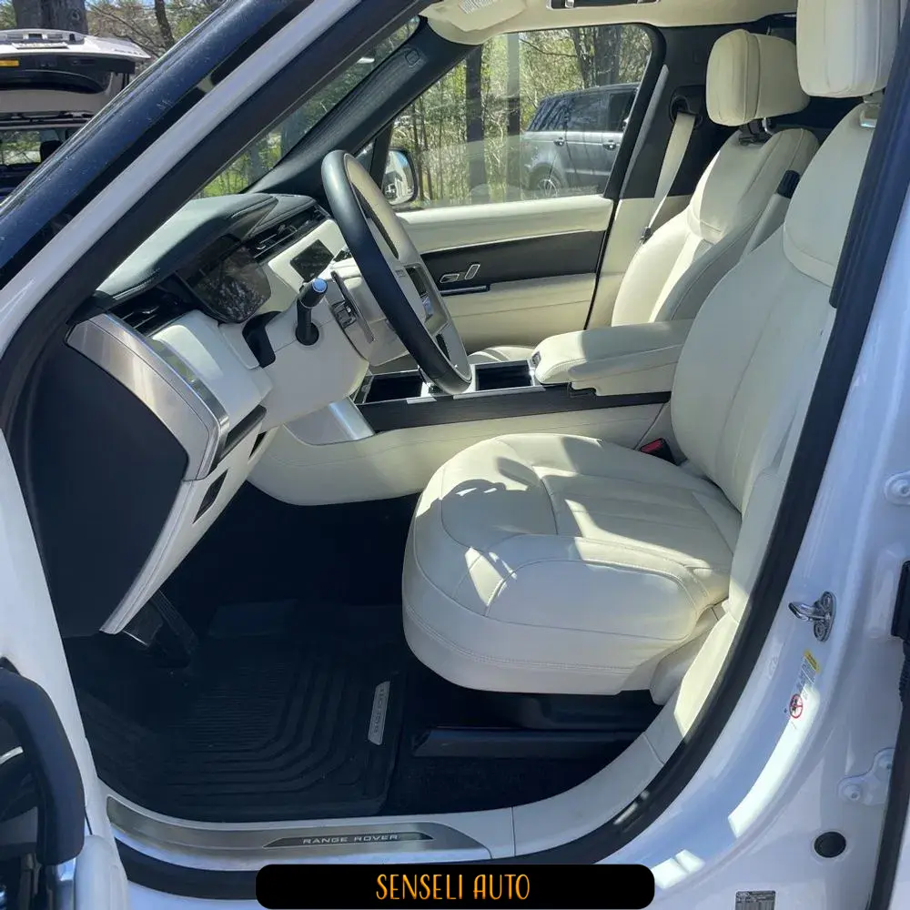 2024 Land Rover Range Rover P400 SE LWB