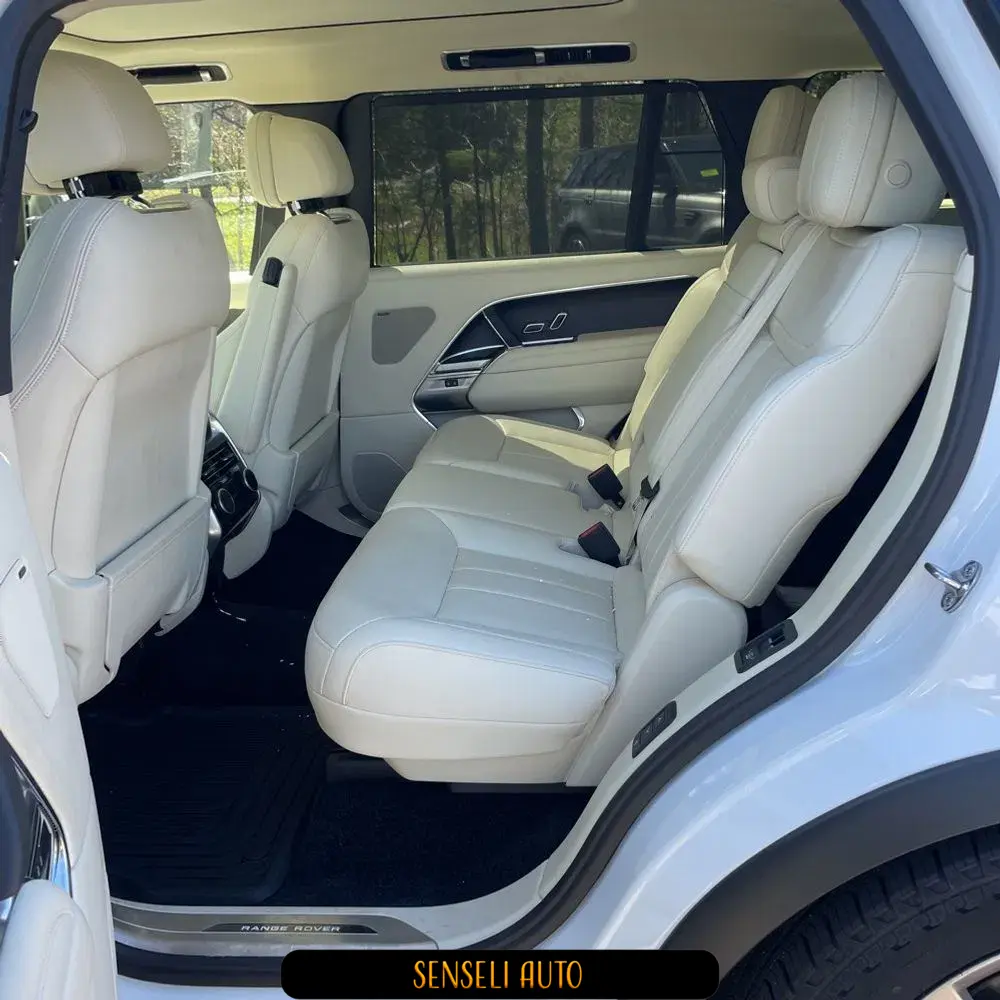 2024 Land Rover Range Rover P400 SE LWB
