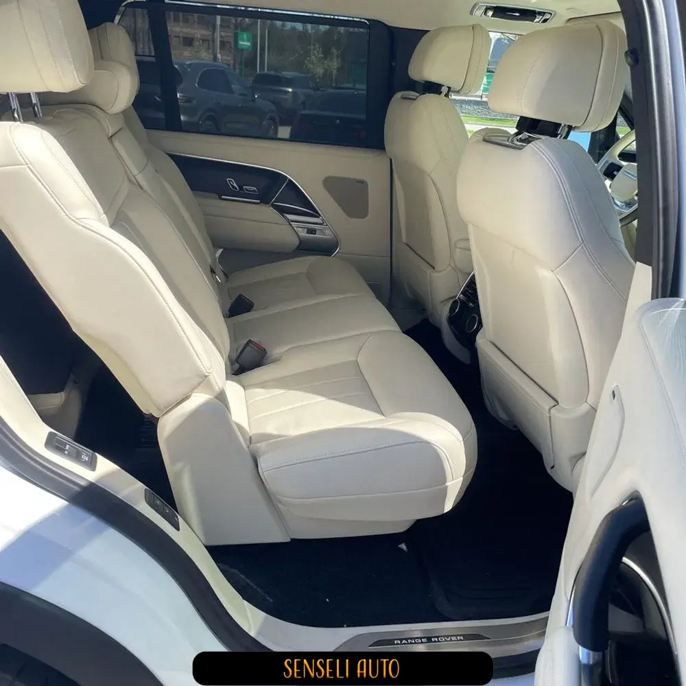 2024 Land Rover Range Rover P400 SE LWB