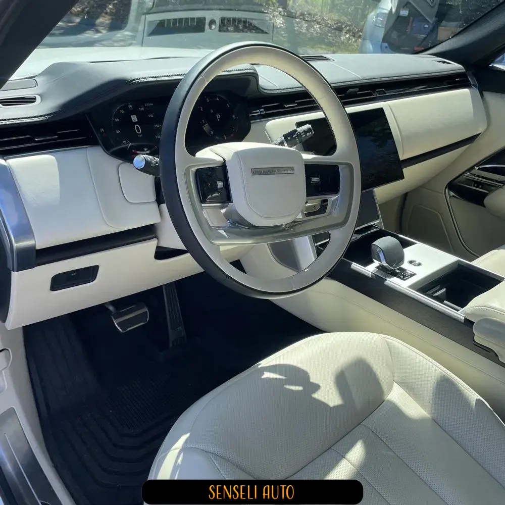 2024 Land Rover Range Rover P400 SE LWB