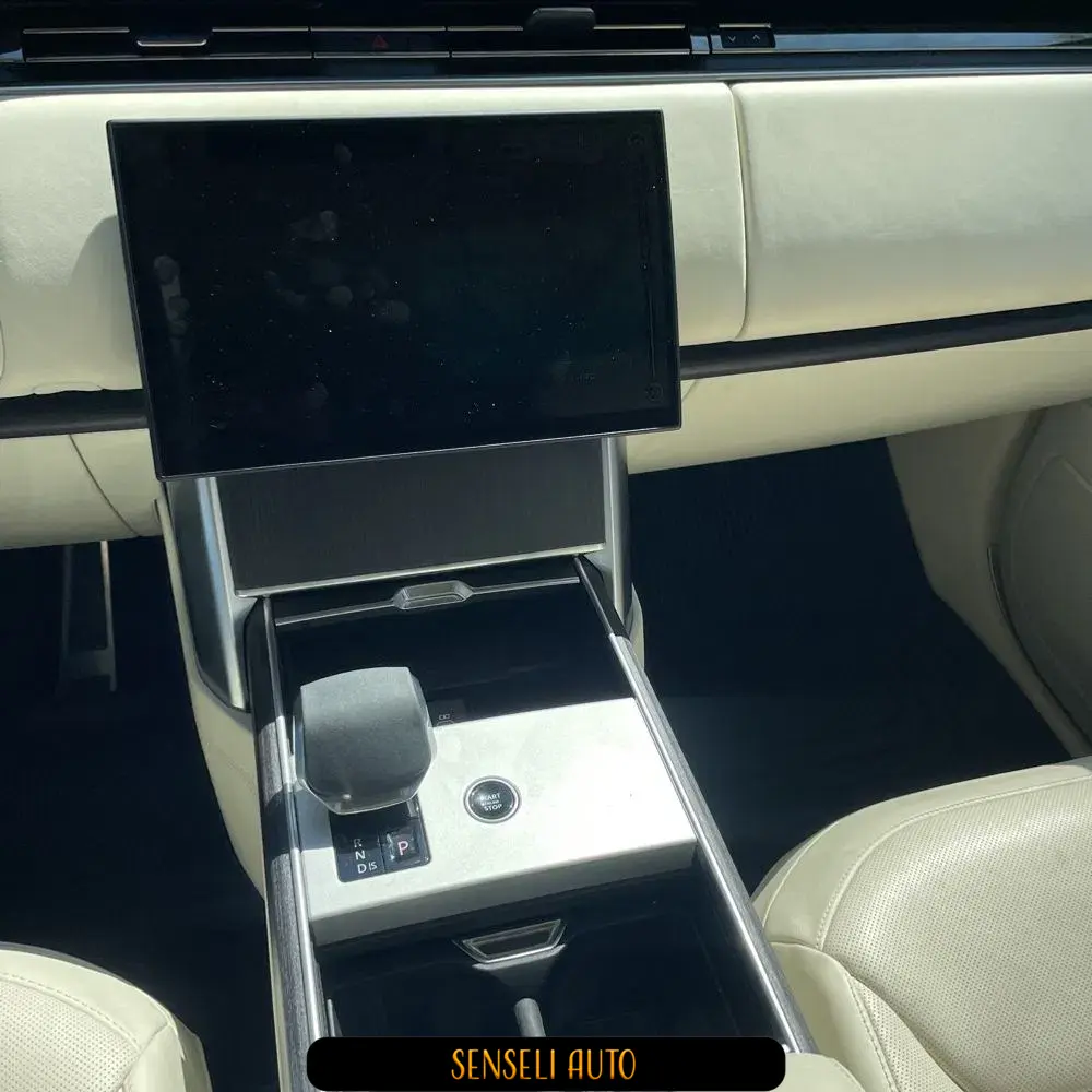2024 Land Rover Range Rover P400 SE LWB