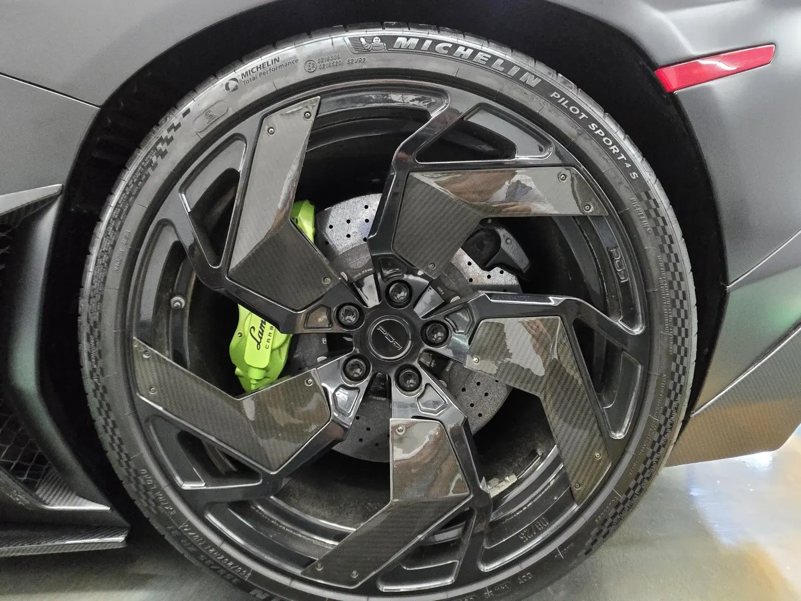 2012 Lamborghini Aventador LP700-4 Coupe