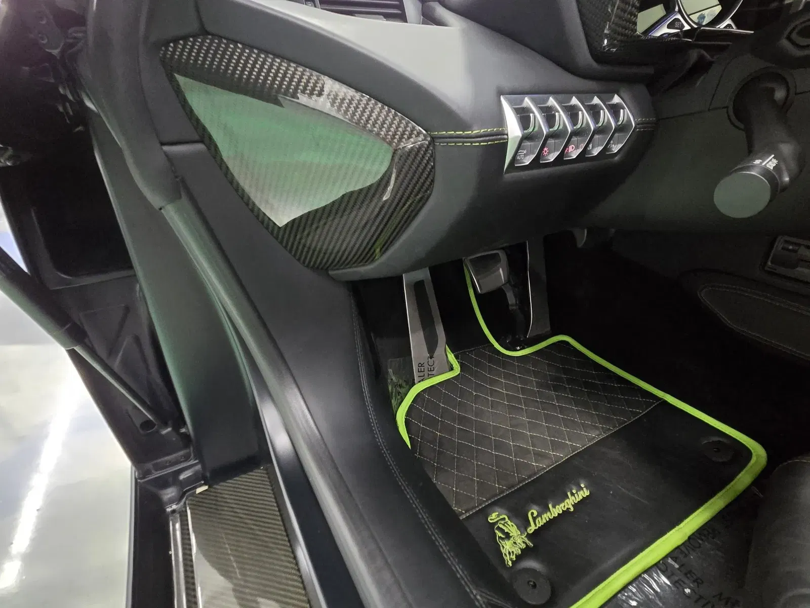 2012 Lamborghini Aventador LP700-4 Coupe