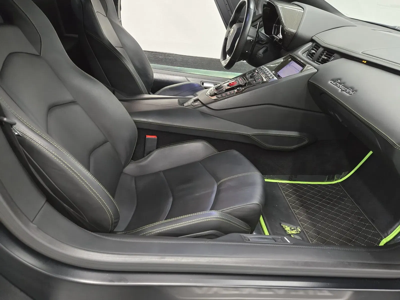 2012 Lamborghini Aventador LP700-4 Coupe
