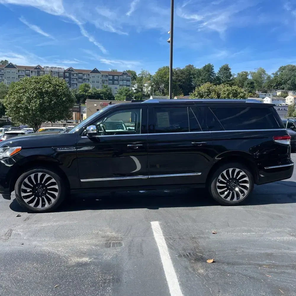 2022 Lincoln Navigator L Black Label