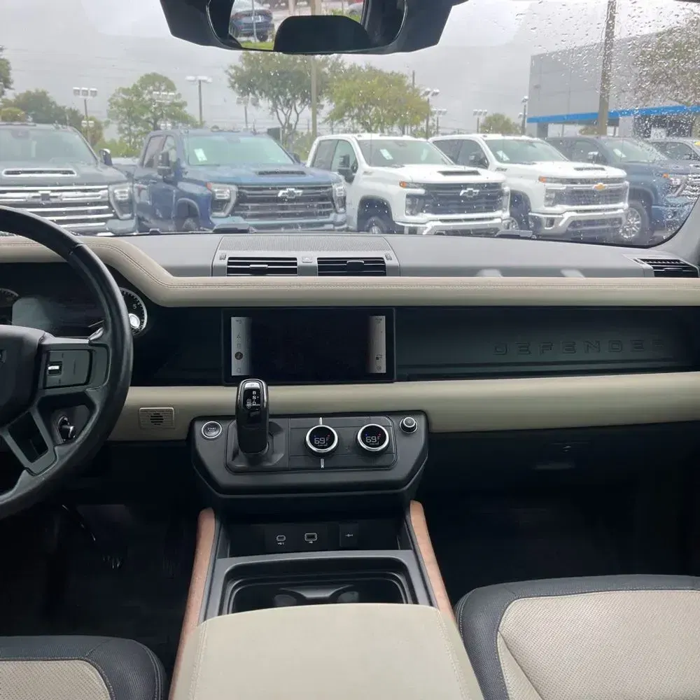 2022 Land Rover Defender 110 X-Dynamic SE