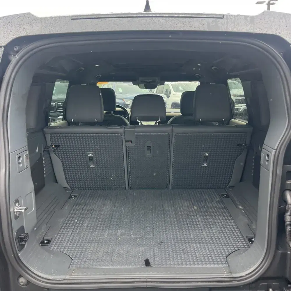 2022 Land Rover Defender 110 X-Dynamic SE