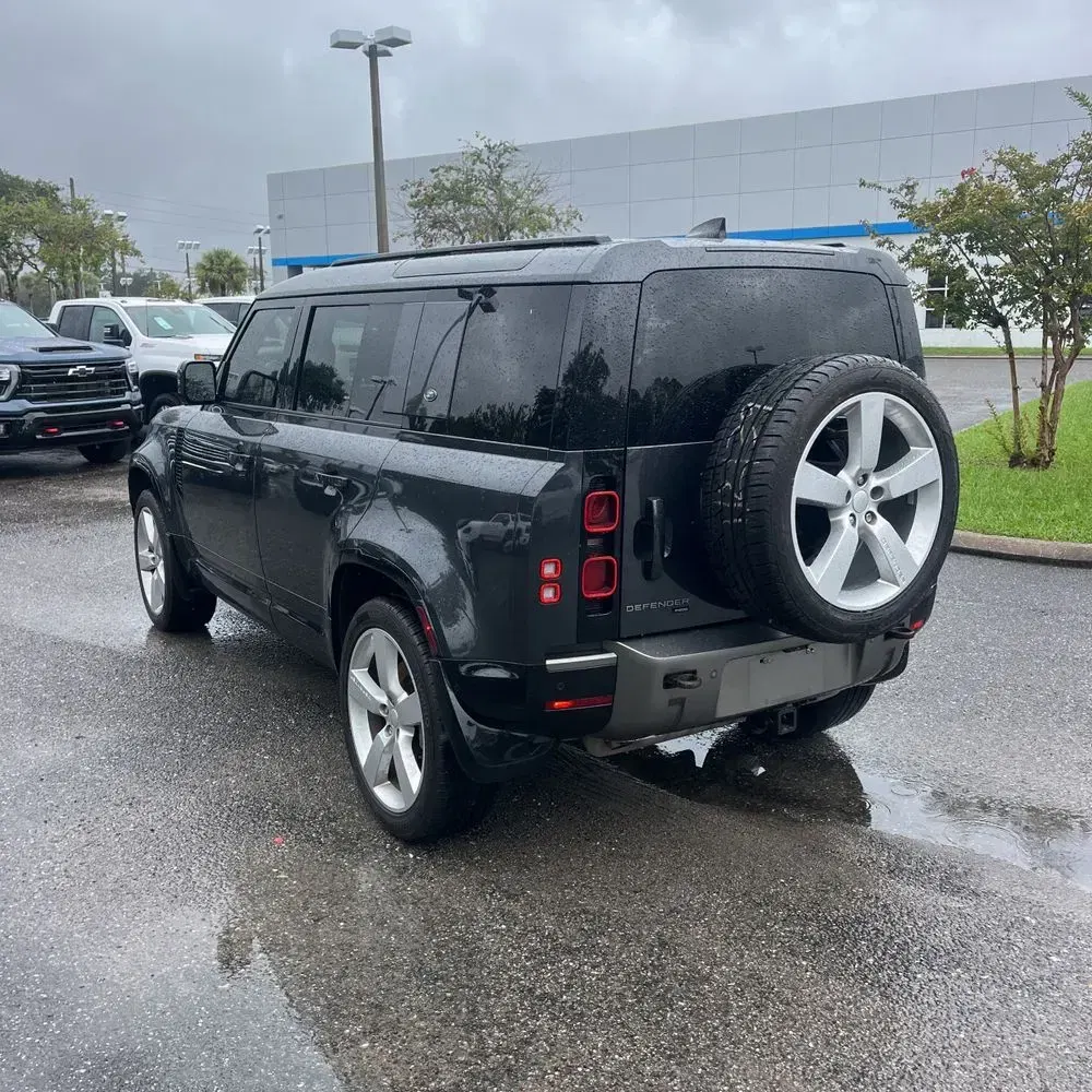 2022 Land Rover Defender 110 X-Dynamic SE