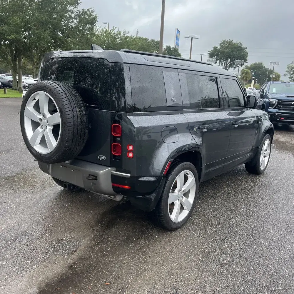 2022 Land Rover Defender 110 X-Dynamic SE