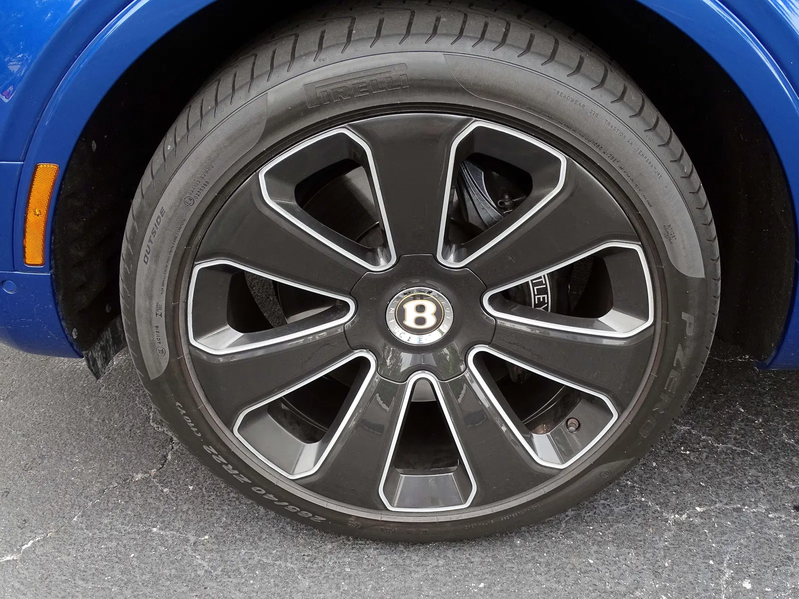 2020 Bentley Bentayga Design Series Edition  - ~20,500 Miles, Twin-Turbo V8, 4WD, Highly Equipped, Unmodified