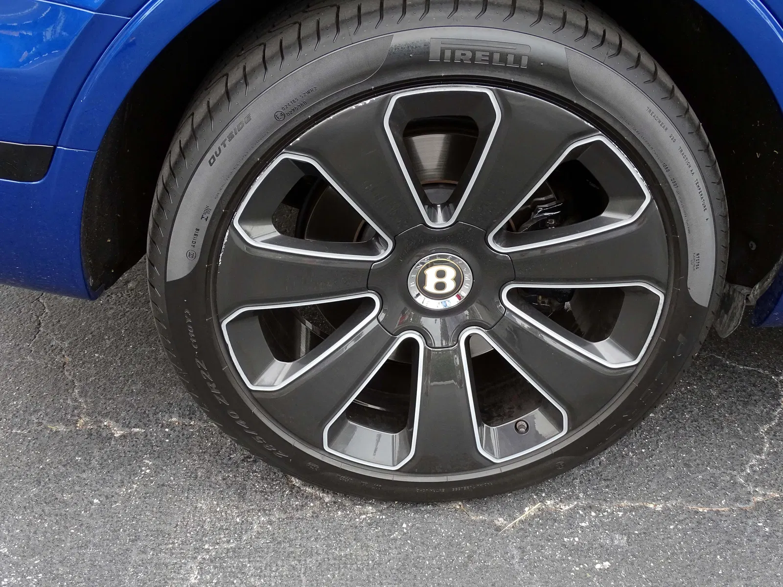 2020 Bentley Bentayga Design Series Edition  - ~20,500 Miles, Twin-Turbo V8, 4WD, Highly Equipped, Unmodified