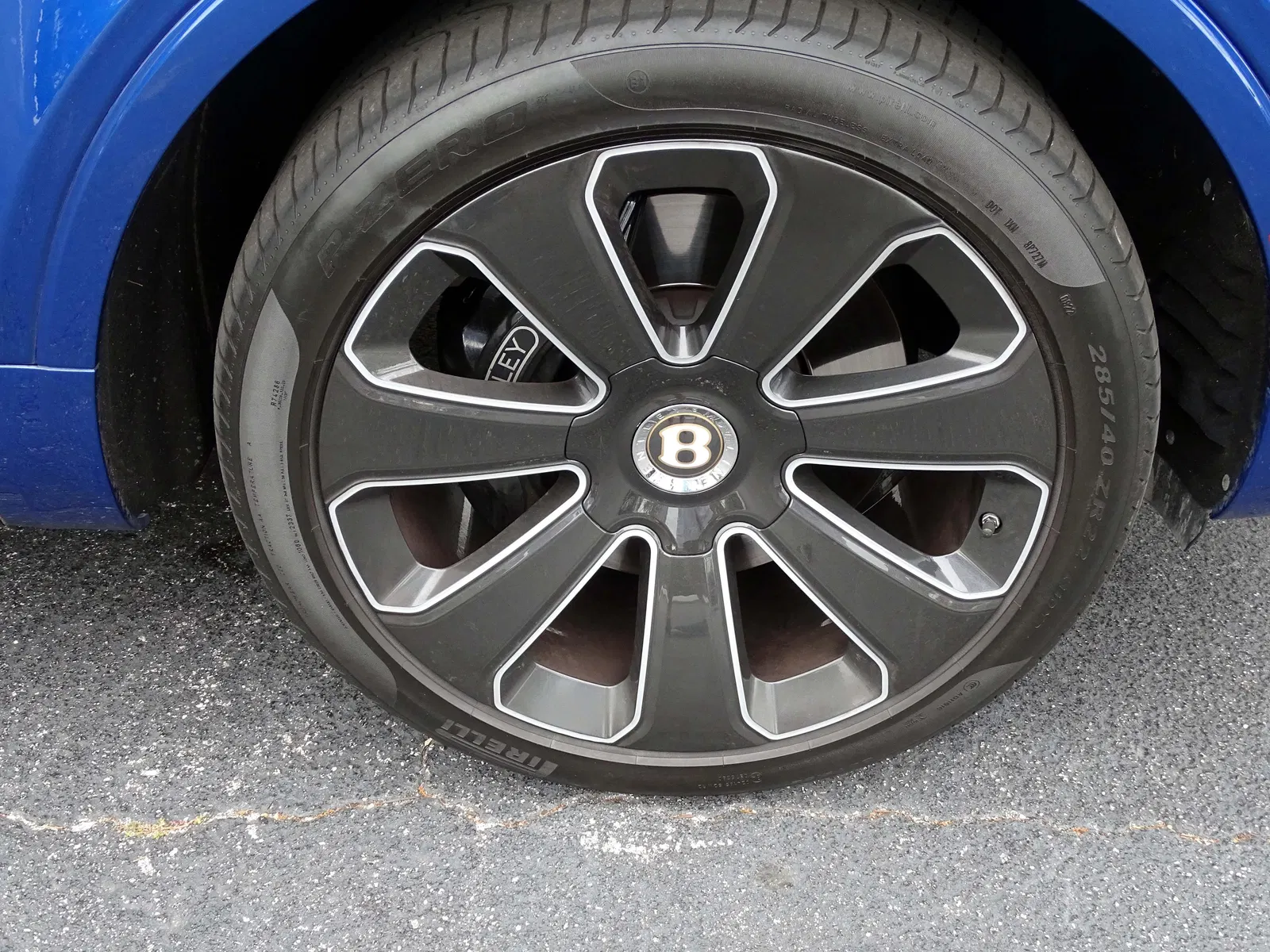 2020 Bentley Bentayga Design Series Edition  - ~20,500 Miles, Twin-Turbo V8, 4WD, Highly Equipped, Unmodified