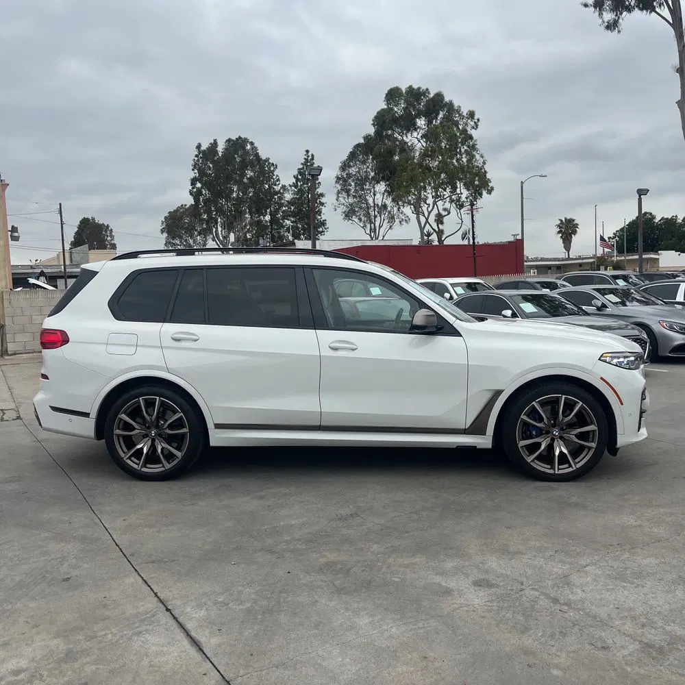2022 BMW X7 M50i