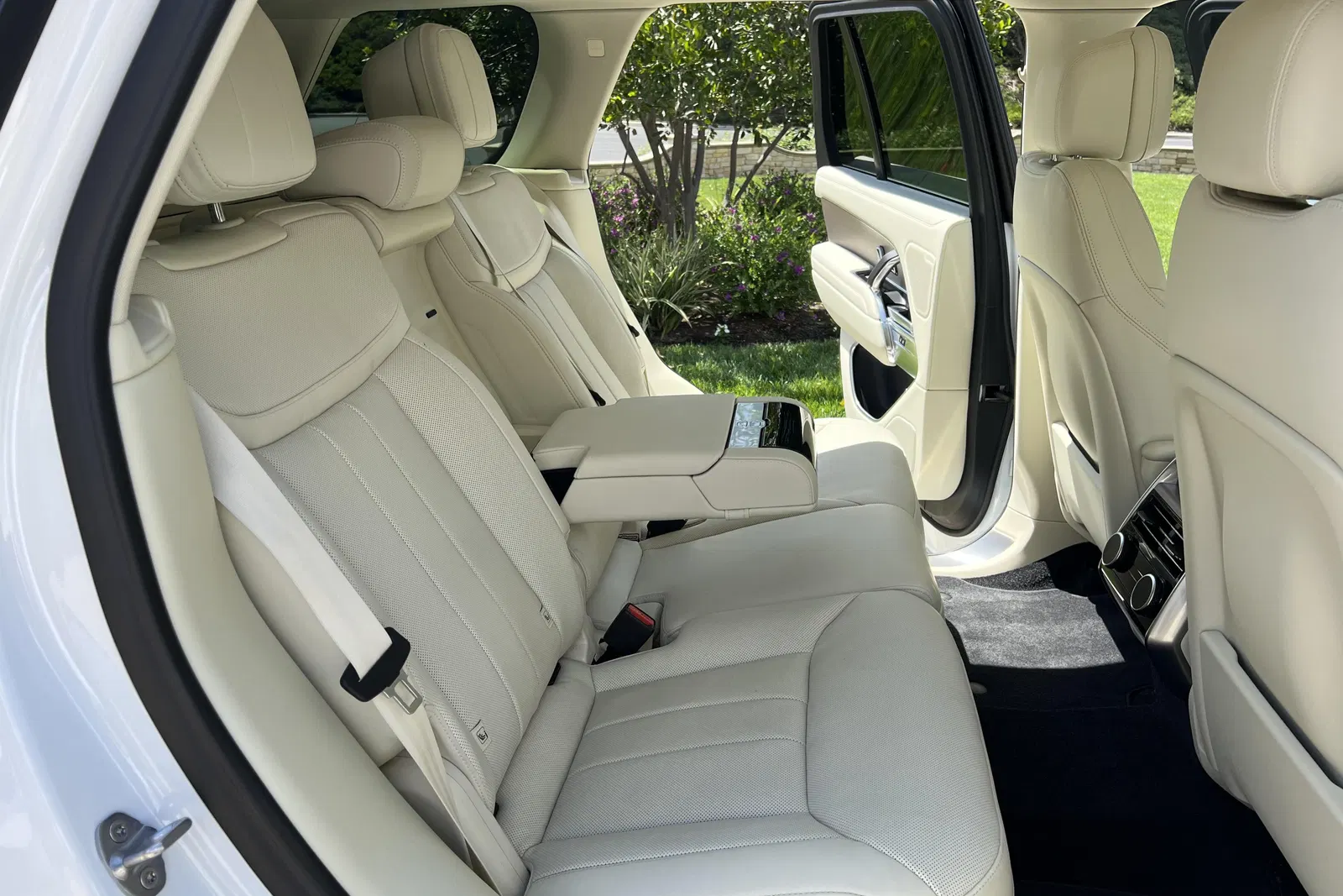 2023 Range Rover P530 SE - Twin-Turbo V8, $12,585 in Options, AWD, Mostly Unmodified