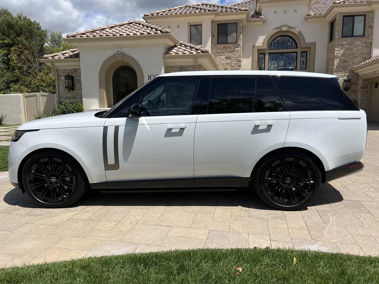 2023 Range Rover P530 SE - Twin-Turbo V8, $12,585 in Options, AWD, Mostly Unmodified