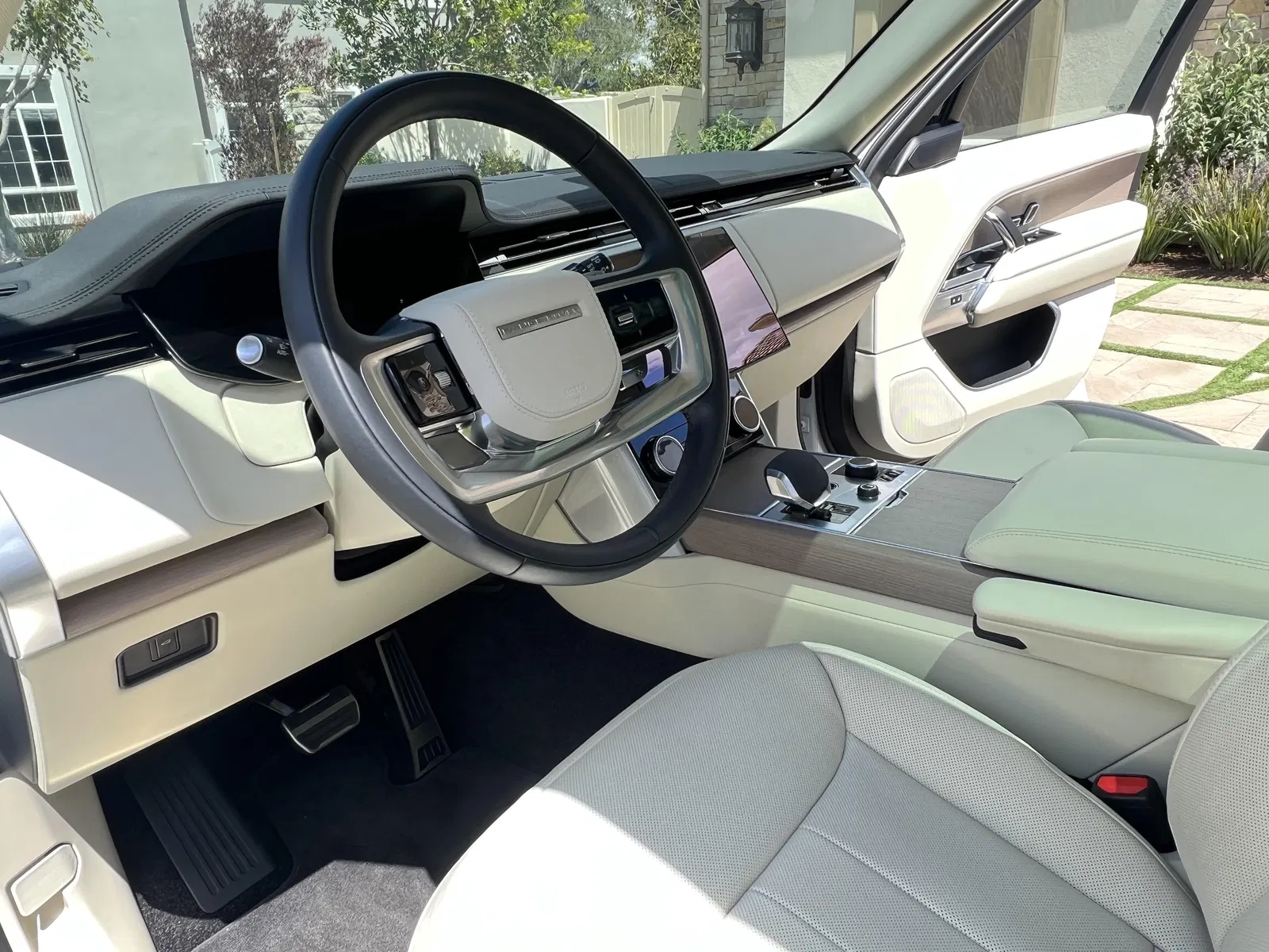 2023 Range Rover P530 SE - Twin-Turbo V8, $12,585 in Options, AWD, Mostly Unmodified