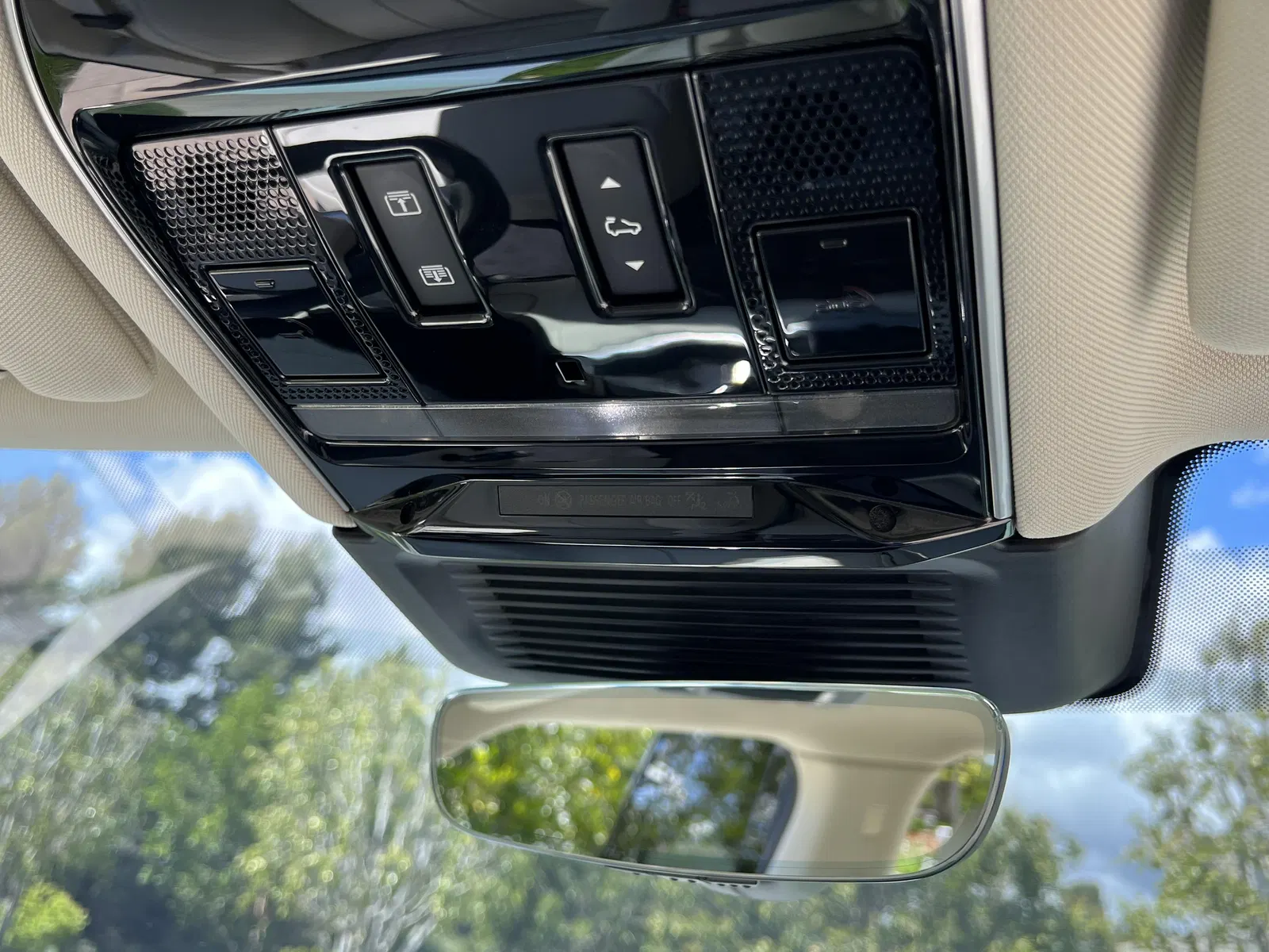 2023 Range Rover P530 SE - Twin-Turbo V8, $12,585 in Options, AWD, Mostly Unmodified