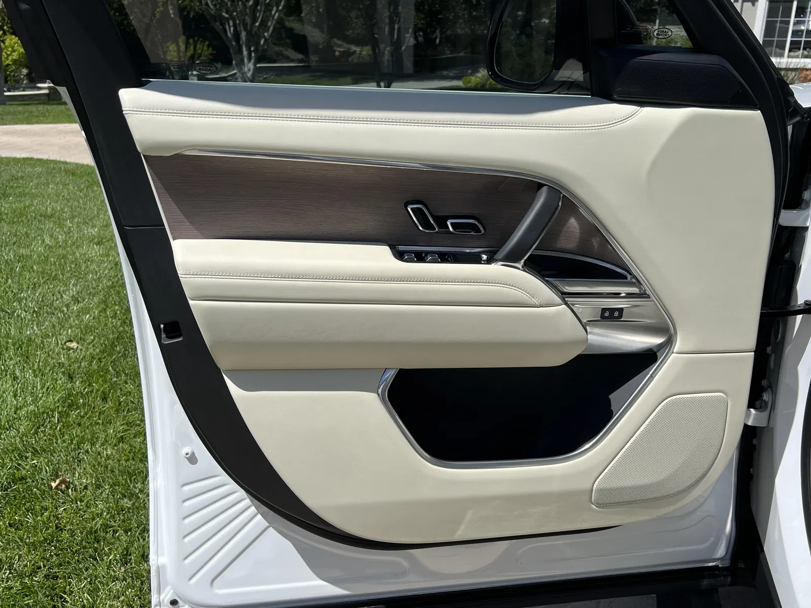 2023 Range Rover P530 SE - Twin-Turbo V8, $12,585 in Options, AWD, Mostly Unmodified