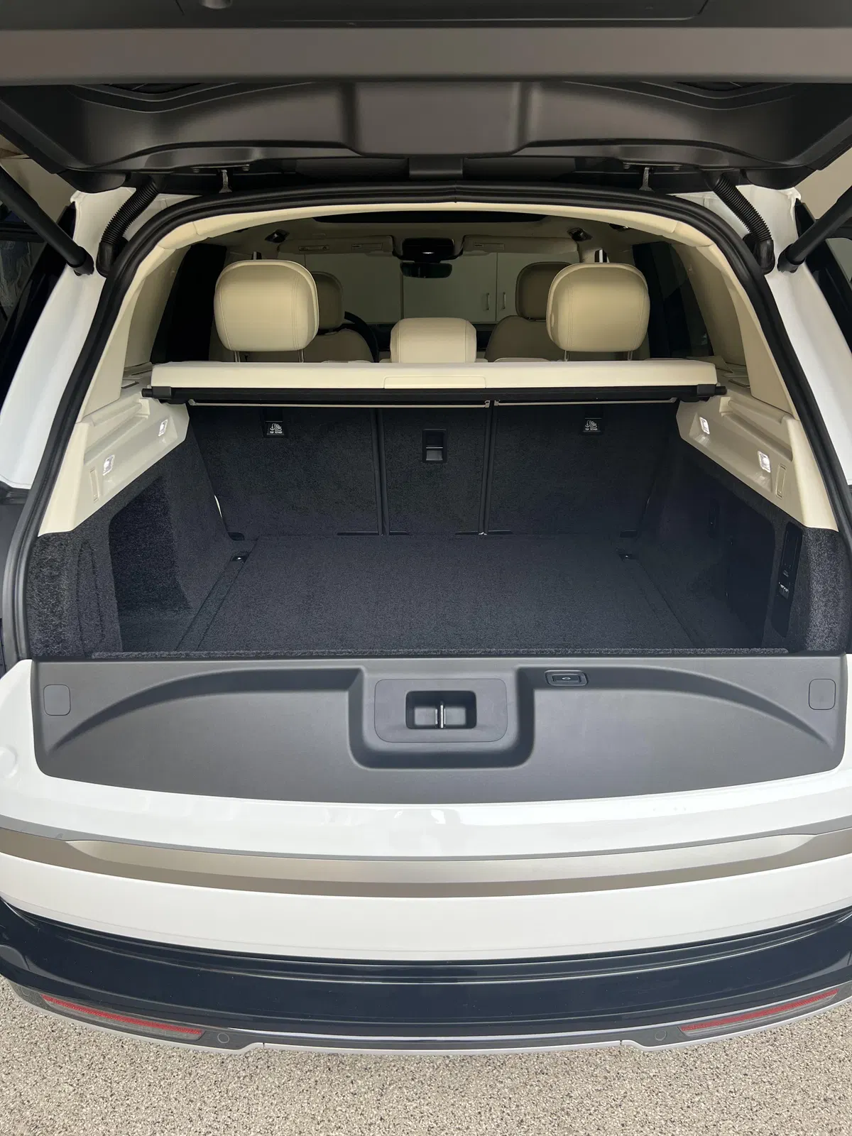 2023 Range Rover P530 SE - Twin-Turbo V8, $12,585 in Options, AWD, Mostly Unmodified