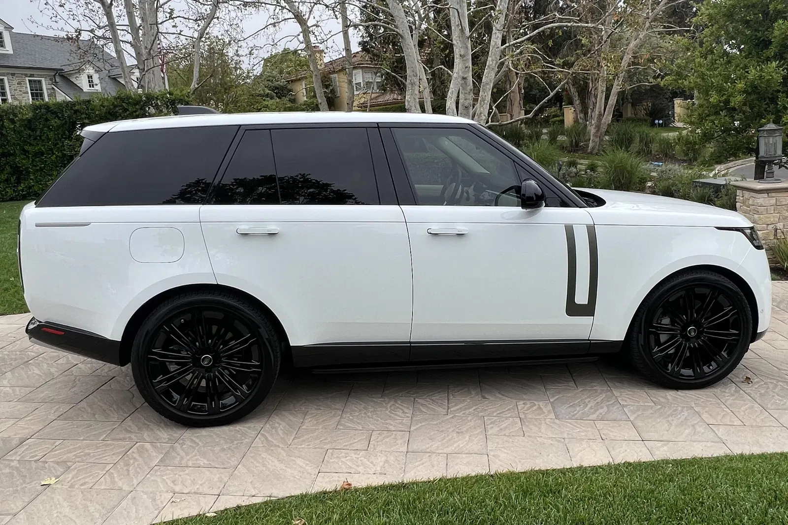 2023 Range Rover P530 SE - Twin-Turbo V8, $12,585 in Options, AWD, Mostly Unmodified
