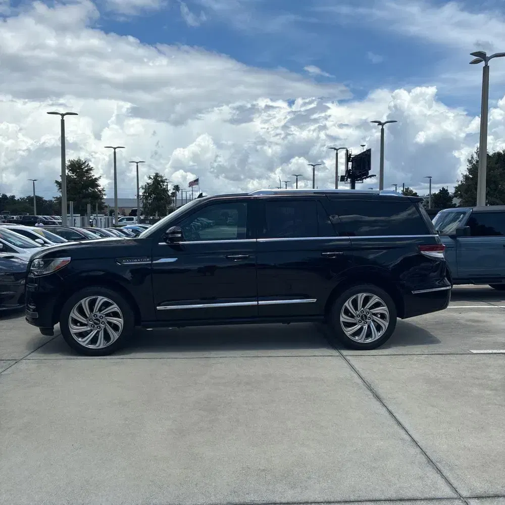 2024 Lincoln Navigator Premiere