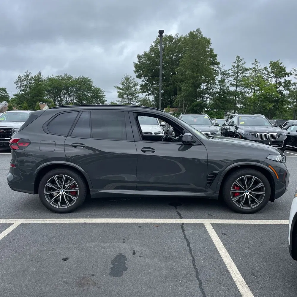 2025 BMW X5 M60i