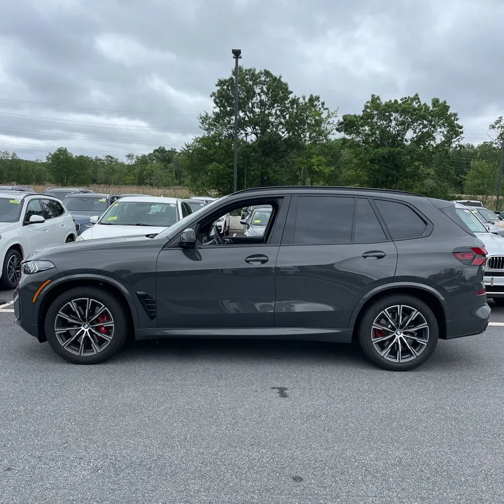 2025 BMW X5 M60i