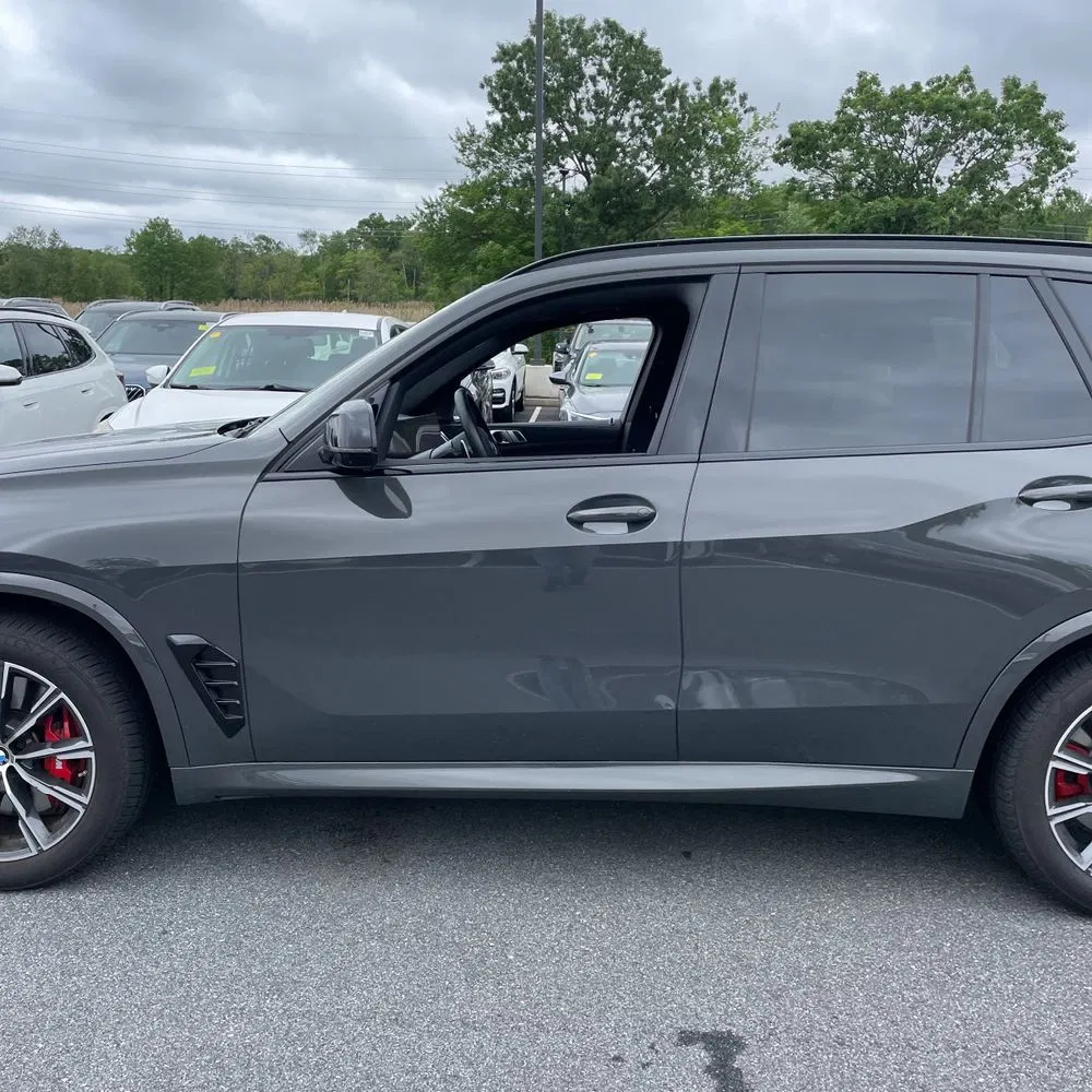 2025 BMW X5 M60i
