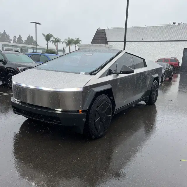 2024 Tesla Cybertruck Base