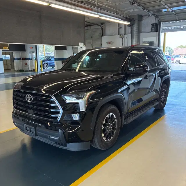 2025 Toyota Sequoia SR5