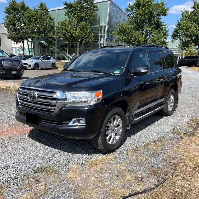 2017 Toyota Land Cruiser Base