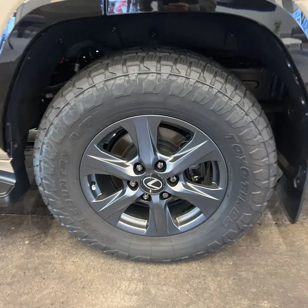 2025 Lexus LX 700h Overtrail