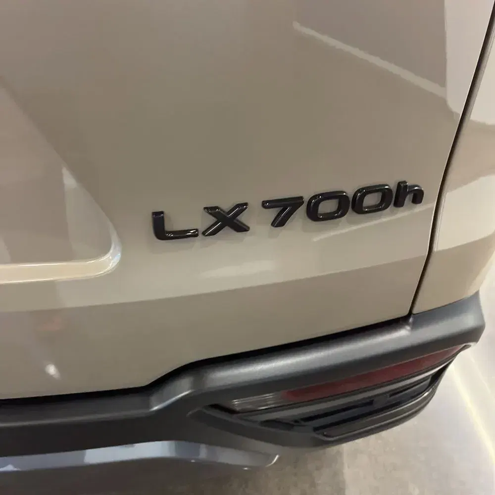 2025 Lexus LX 700h Overtrail