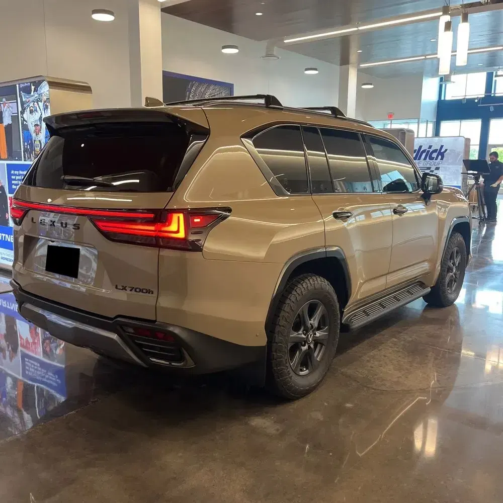 2025 Lexus LX 700h Overtrail