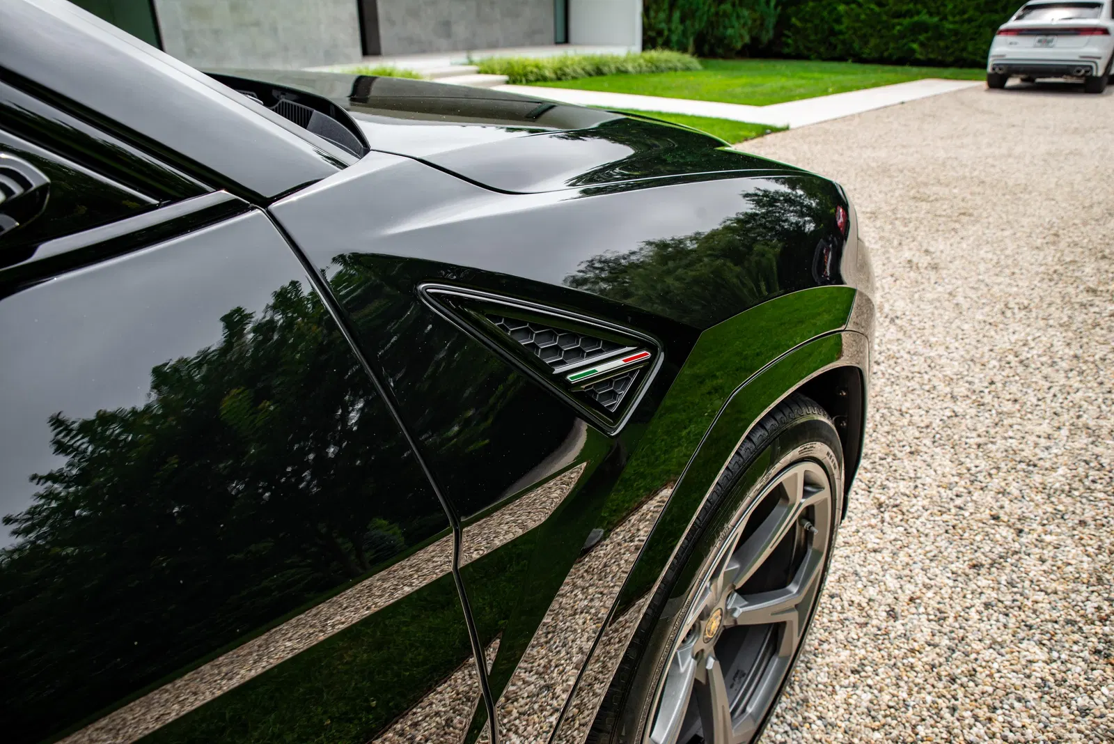 2019 Lamborghini Urus - 641-hp Turbo V8, AWD, Mostly Unmodified