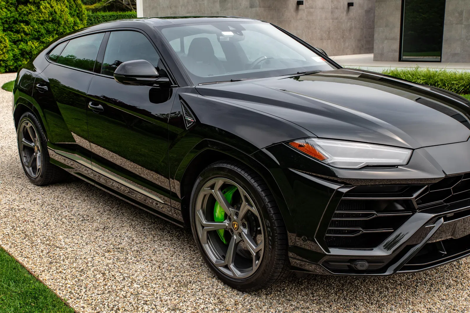 2019 Lamborghini Urus - 641-hp Turbo V8, AWD, Mostly Unmodified