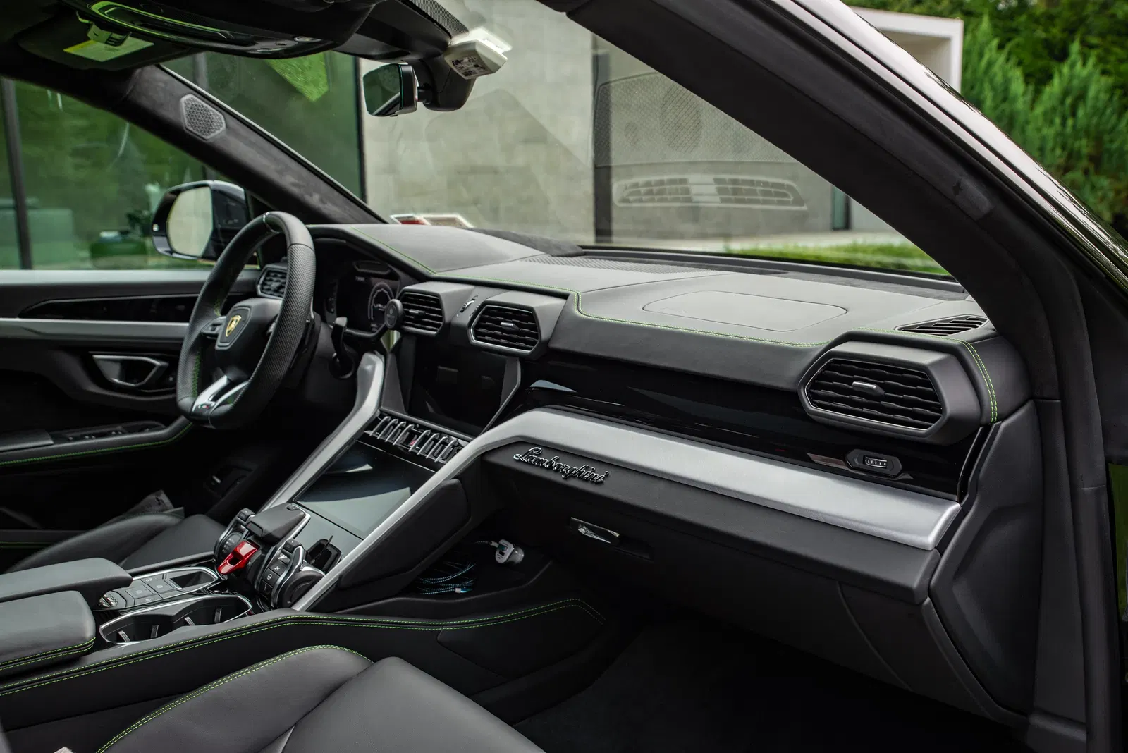 2019 Lamborghini Urus - 641-hp Turbo V8, AWD, Mostly Unmodified