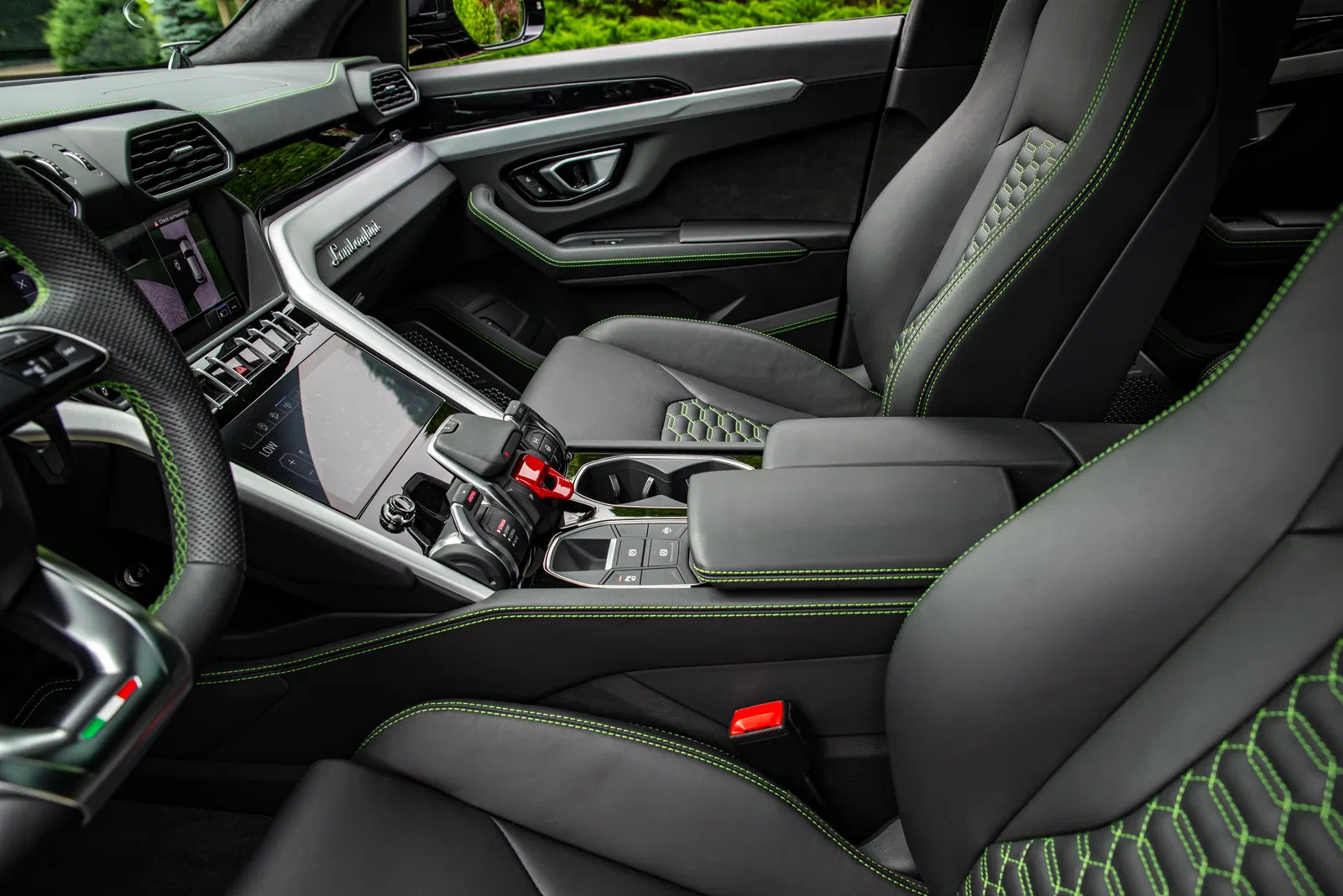 2019 Lamborghini Urus - 641-hp Turbo V8, AWD, Mostly Unmodified